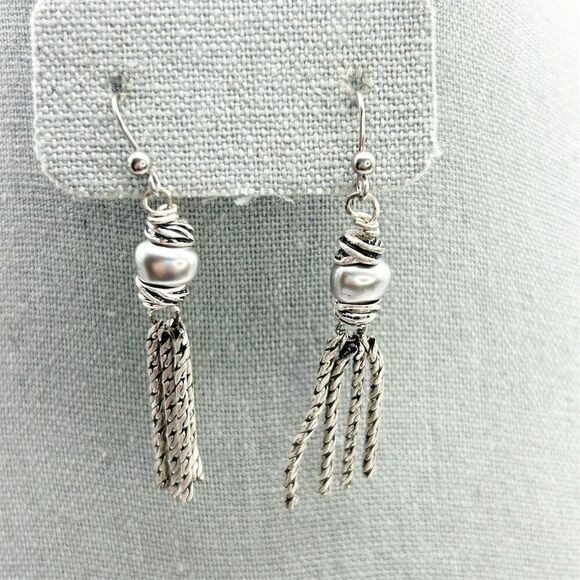 Silver Tone Fun Tassel Dangle Earrings Lightweight Classic Hook Closure - Picture 1 of 8
